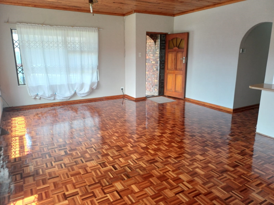 To Let 3 Bedroom Property for Rent in Wavecrest Eastern Cape